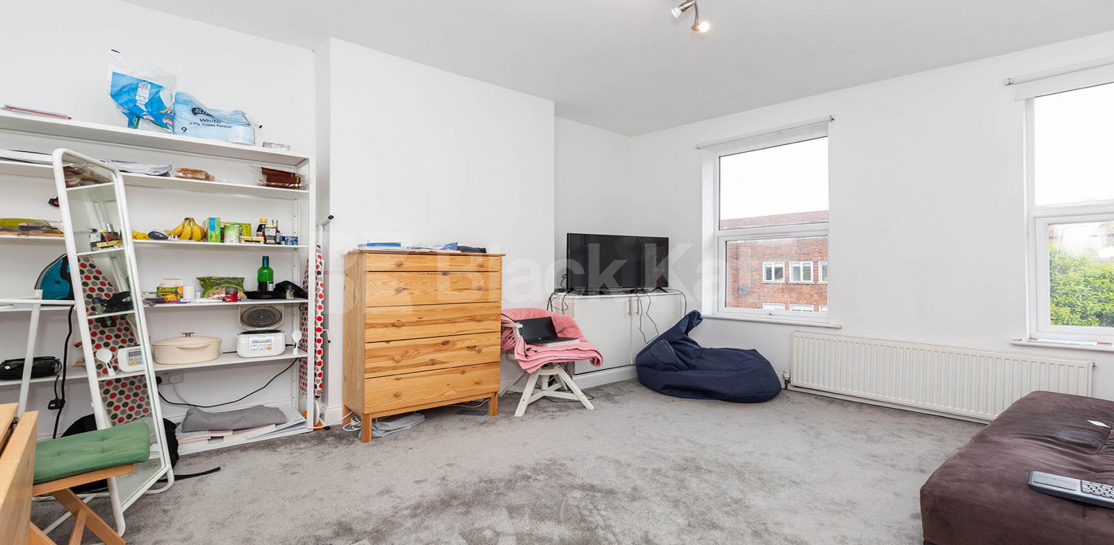 			NEW INSTRUCTION!, 2 Bedroom, 1 bath, 1 reception Flat			 Holloway Road, ARCHWAY